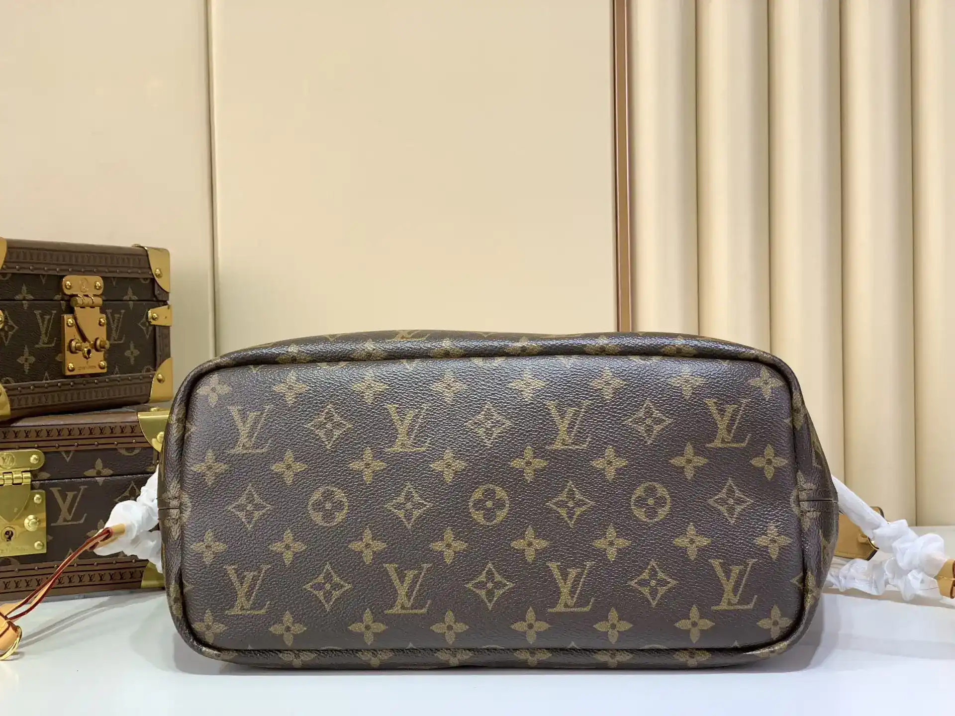 Louis Vuitton Neverfull Monogram Canvas Tote Bag product photo from LabelPicks