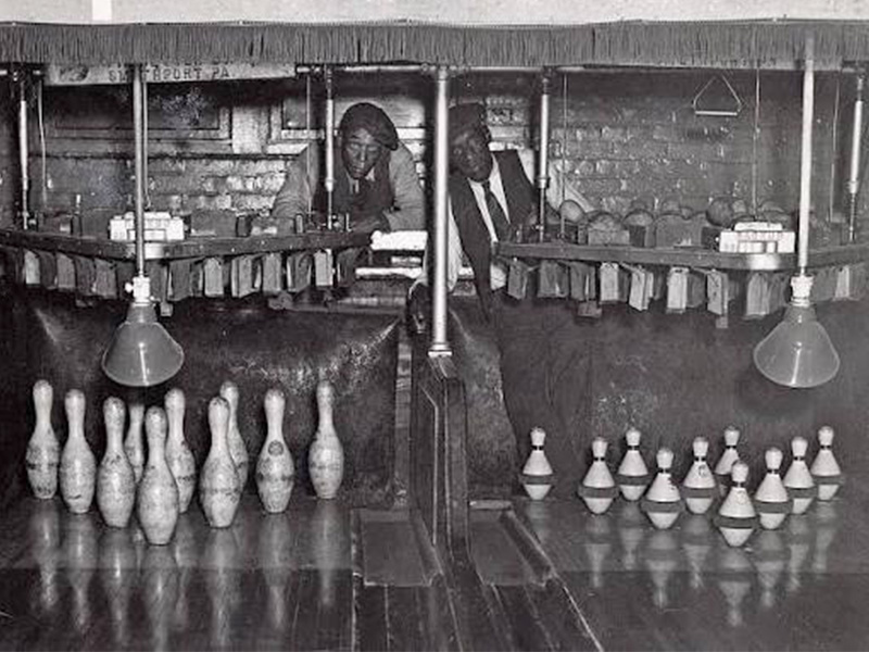 Facebook-Bowling alleys in the 1950s Pinsetters and tips