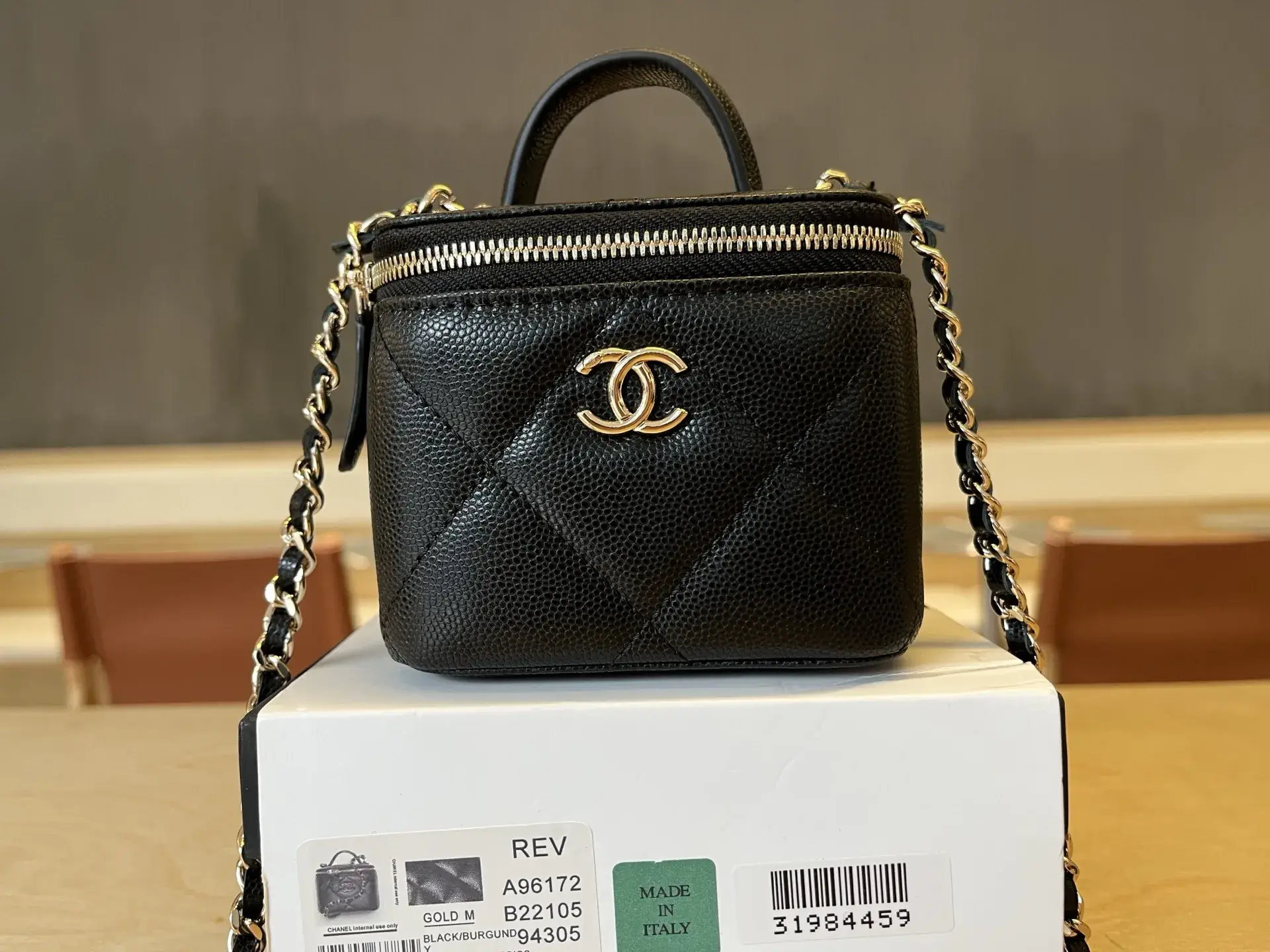 Chanel White Quilted Leather Shoulder Bag product photo from LabelPicks