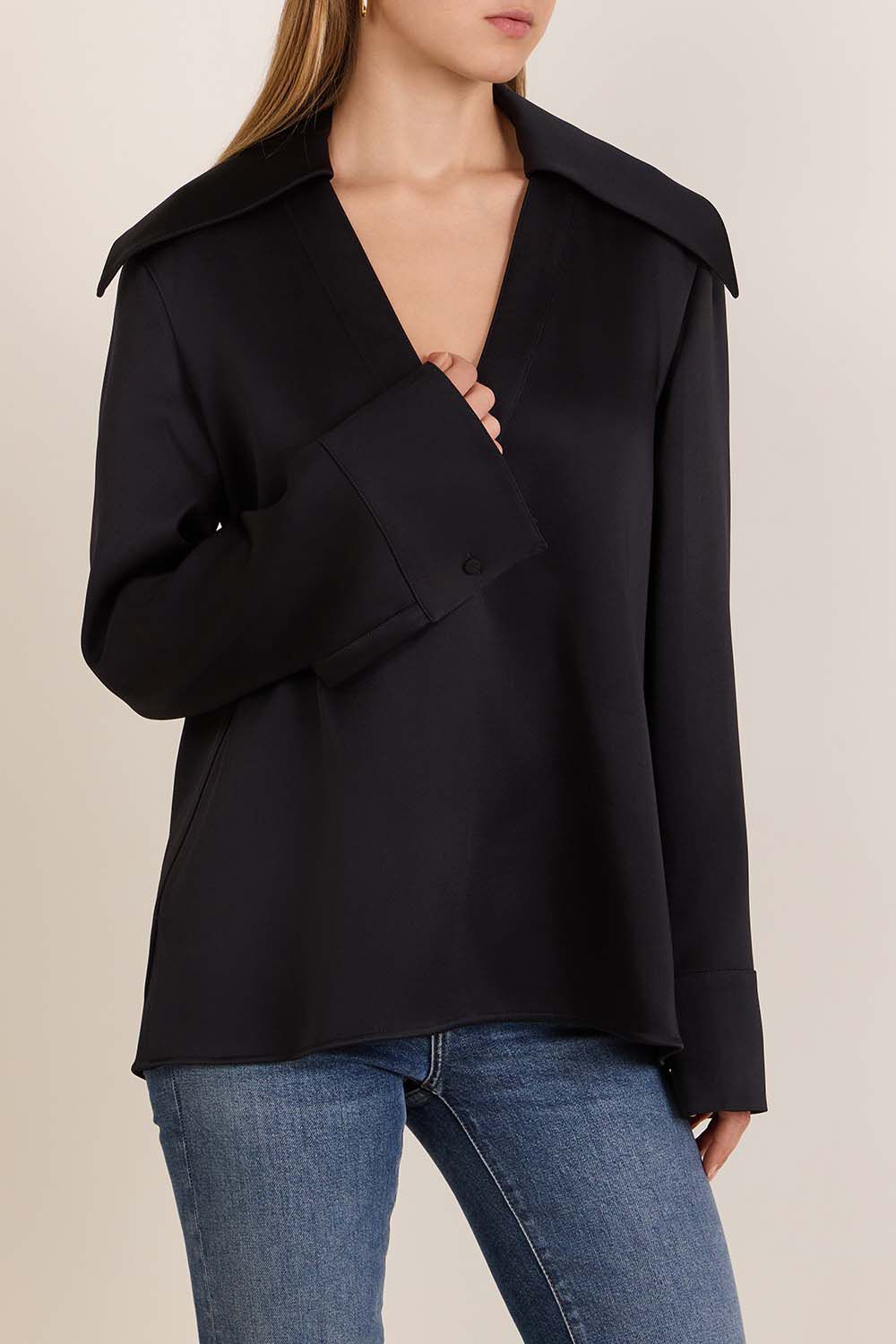 JIL SANDER חולצה עם צווארון פתוח