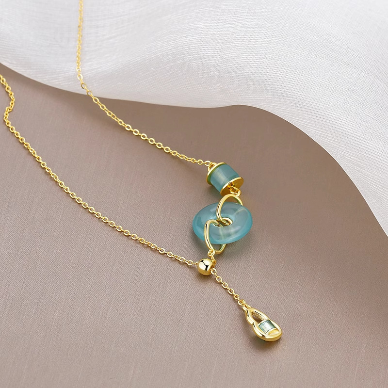 New Chinese-style jade peace pendant necklace for women, made of sterling silver with 18K gold plating, featuring a small gourd-shaped pendant in a retro style, perfect as a clavicle chain