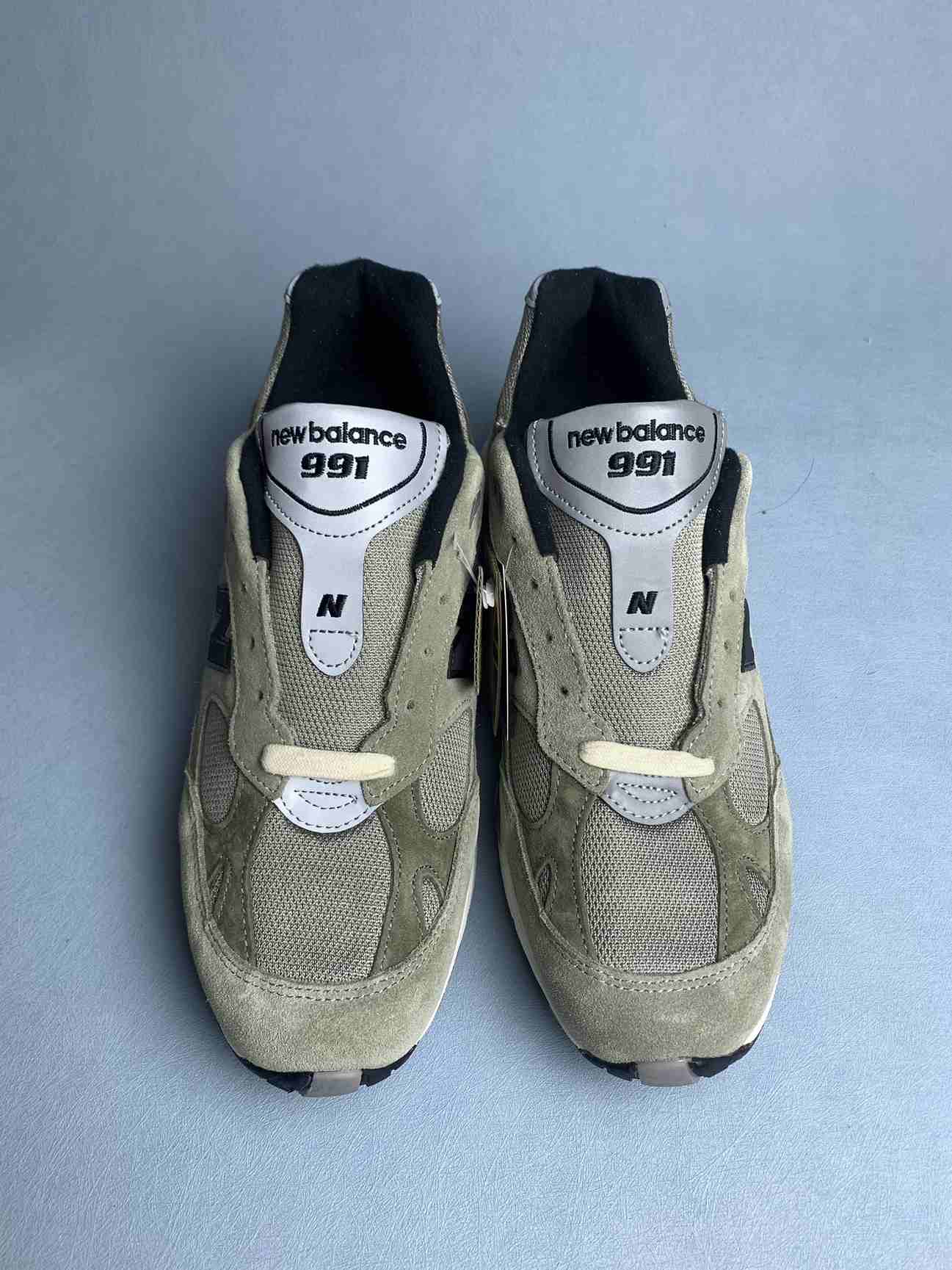 New Balance 991 Shoes