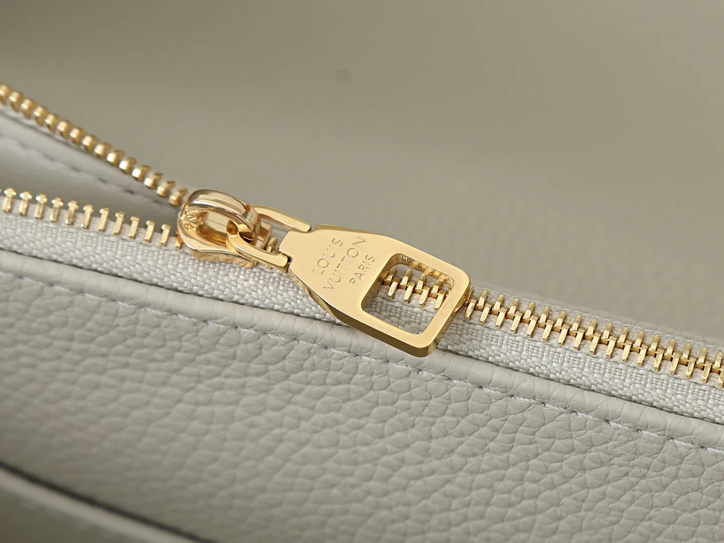 Louis Vuitton Capucines White Calfskin Top Handle Bag product photo from LabelPicks