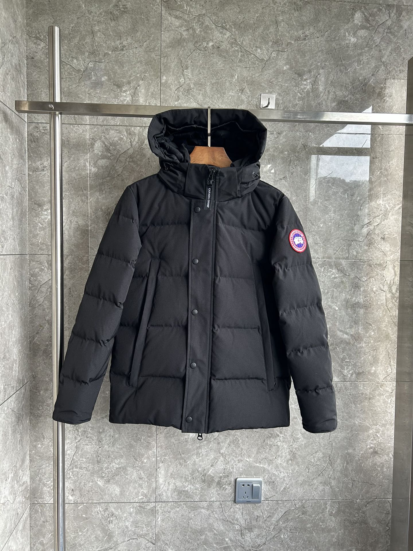 2025 latest trend warm comfortable mountaineering skiing windproof down jacket 0904