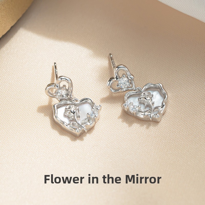 Original heart-shaped rose stud earrings for women, made of sterling silver, popular on Instagram, with a Chanel-inspired design, offering a high-end, sweet, and cool look