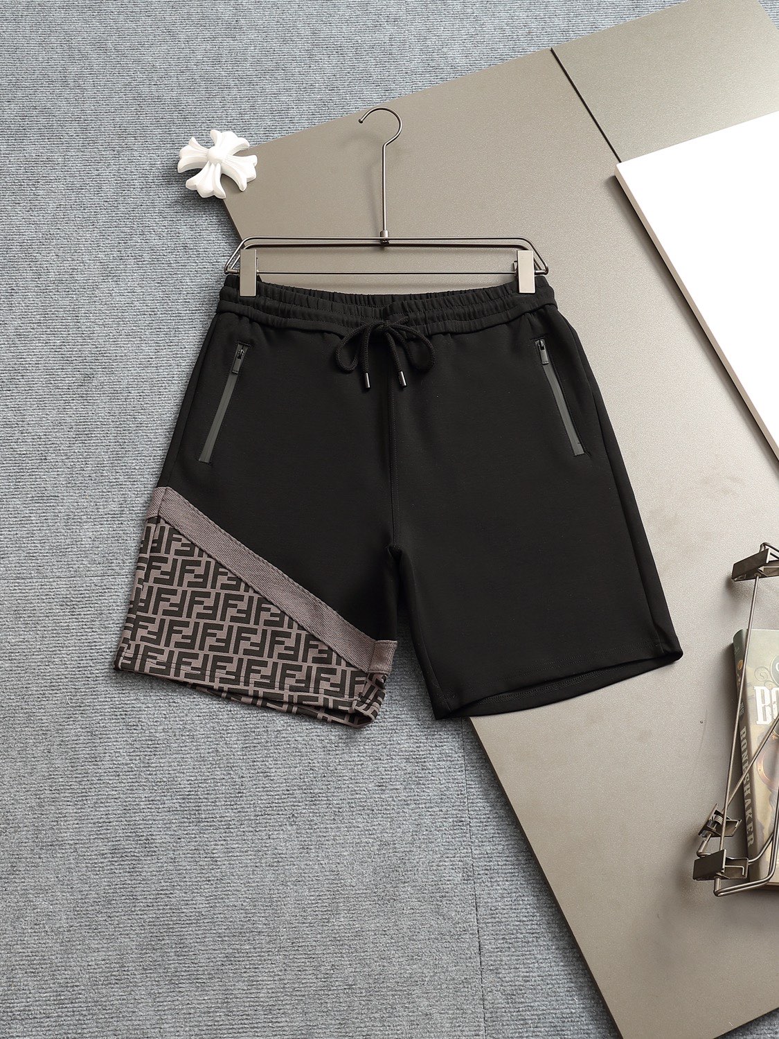 0513 Classic icon shorts