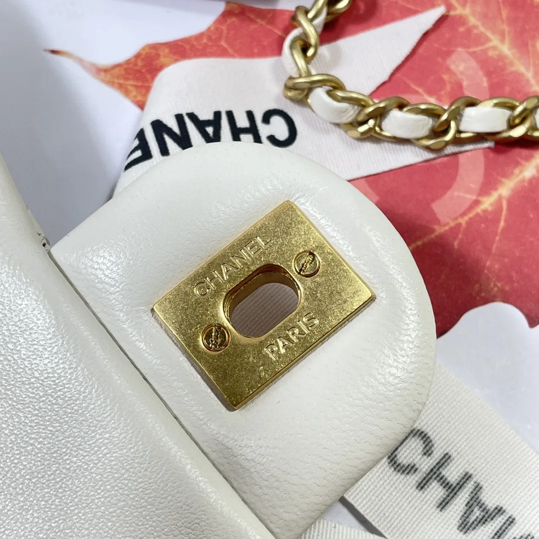 Chanel White Shoulder Bag product photo from LabelPicks