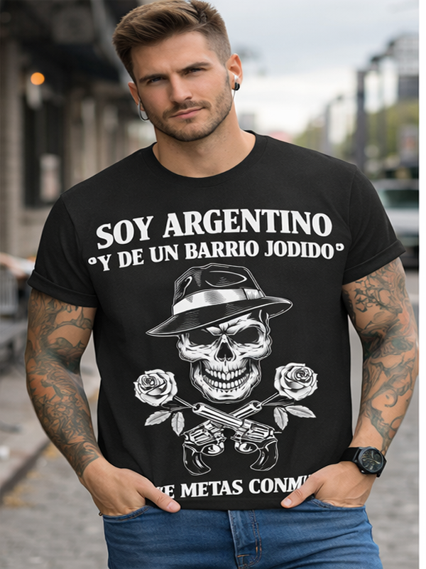 Remera “Rosa y Revolver” – Calle y Calavera