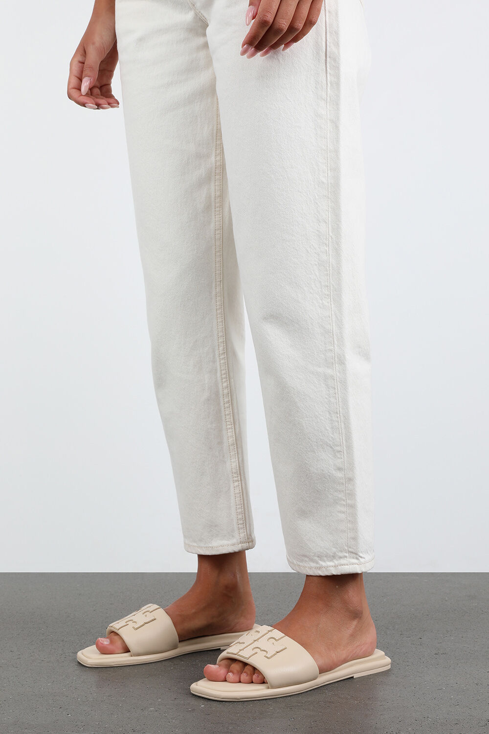 TORY BURCH כפכפי סליידס דאבל טי
