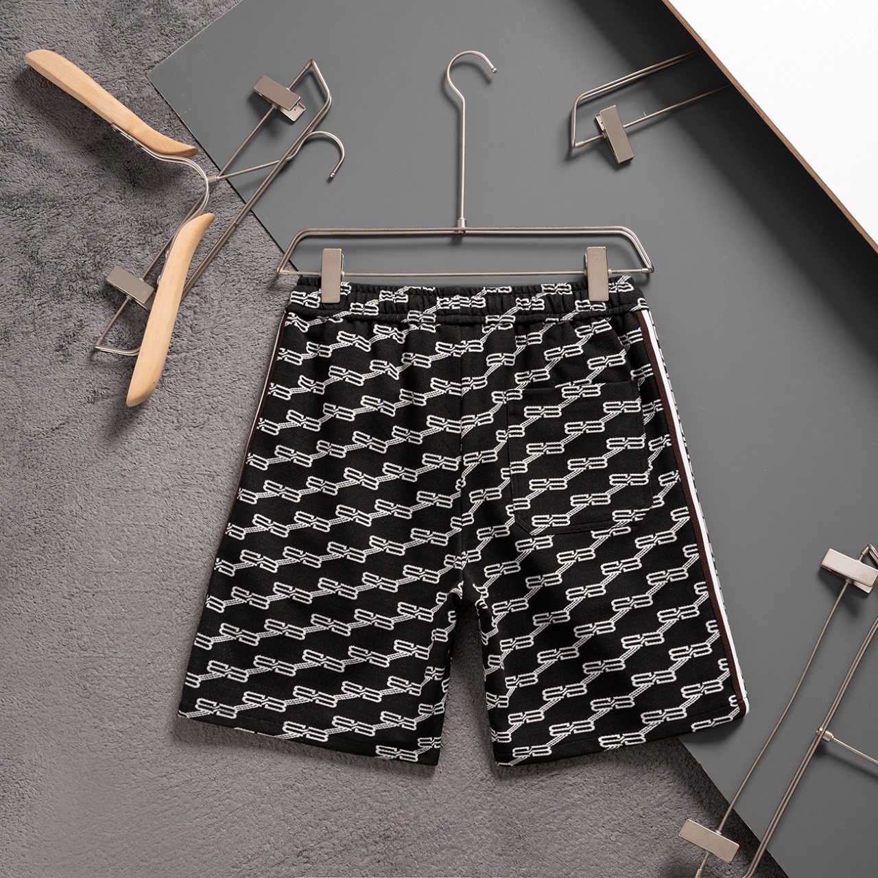 0227  classic spring and summer shorts