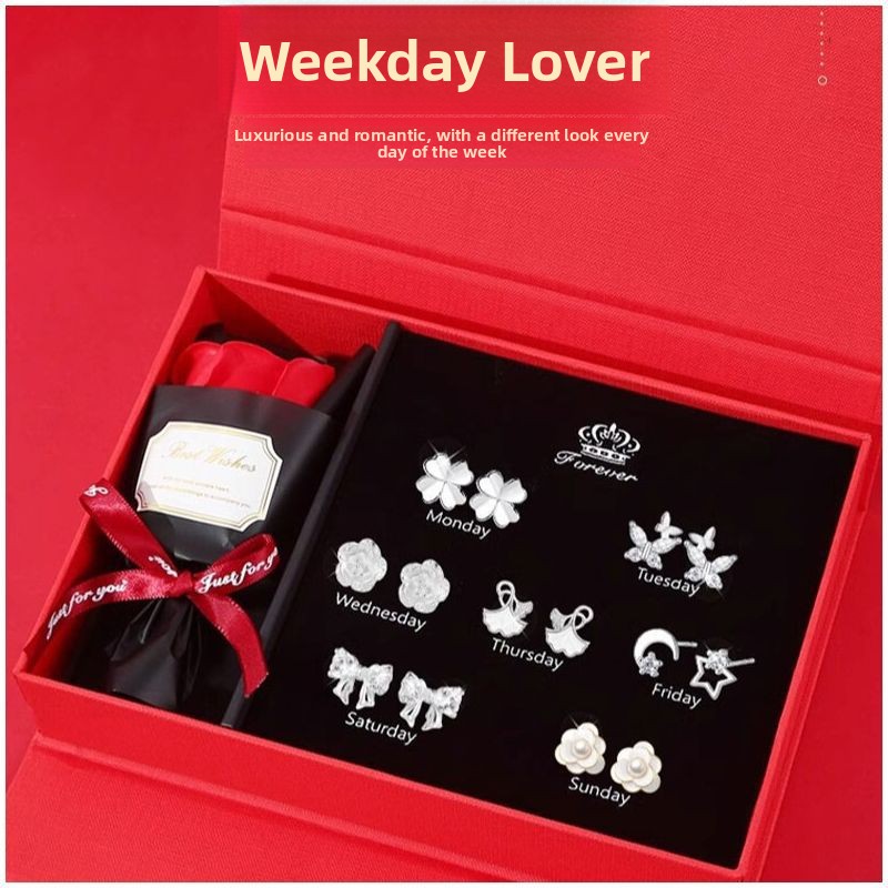 S925 sterling silver weekly lover earrings, fashionable and suitable for everyday wear, featuring a forest-inspired four-leaf clover and butterfly design, creating a light luxury and high-end aesthetic