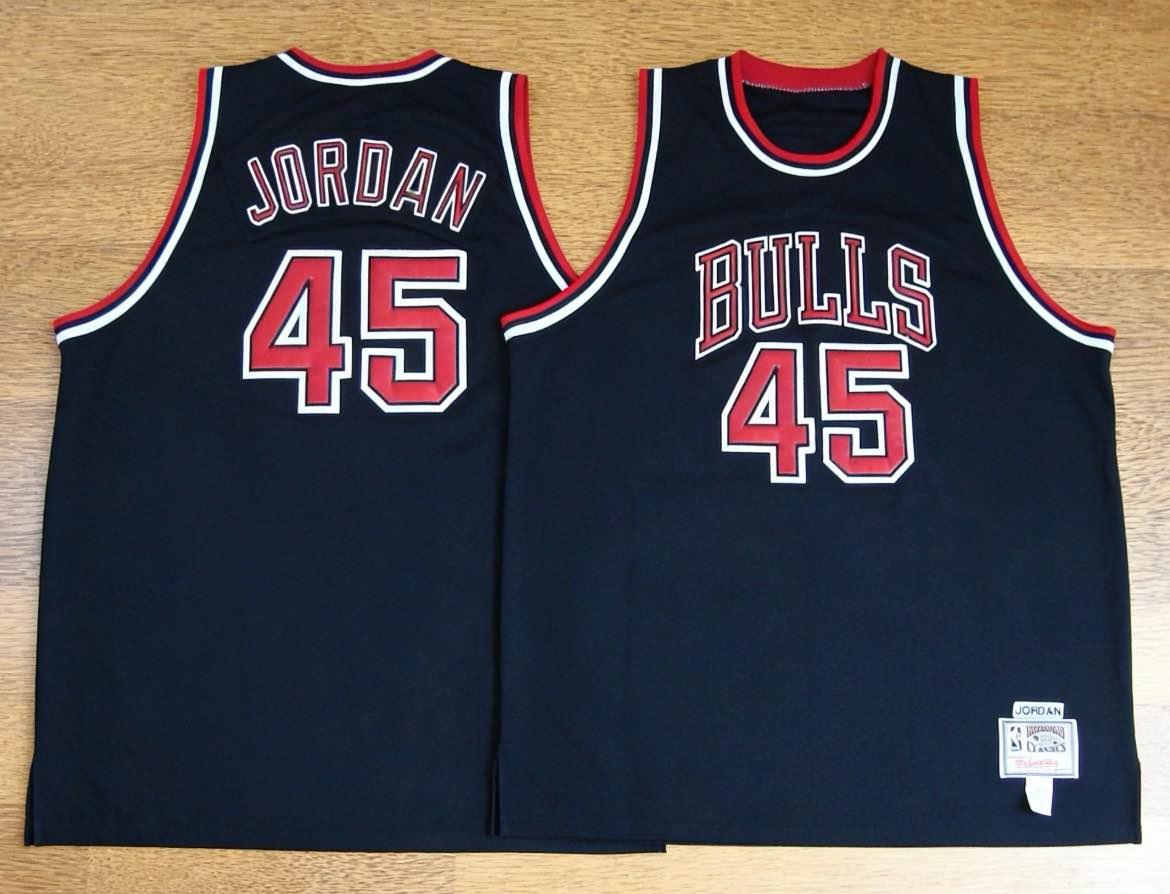 Men's Chicago Bulls Michael Jordan M & N Classics Jersey - Black