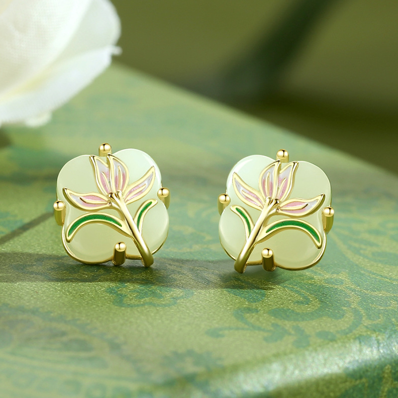 Original magnolia flower and four-leaf clover design, Hetian jade earrings for women, sterling silver, summer collection, high-end, new Chinese style, retro, and trendy earrings