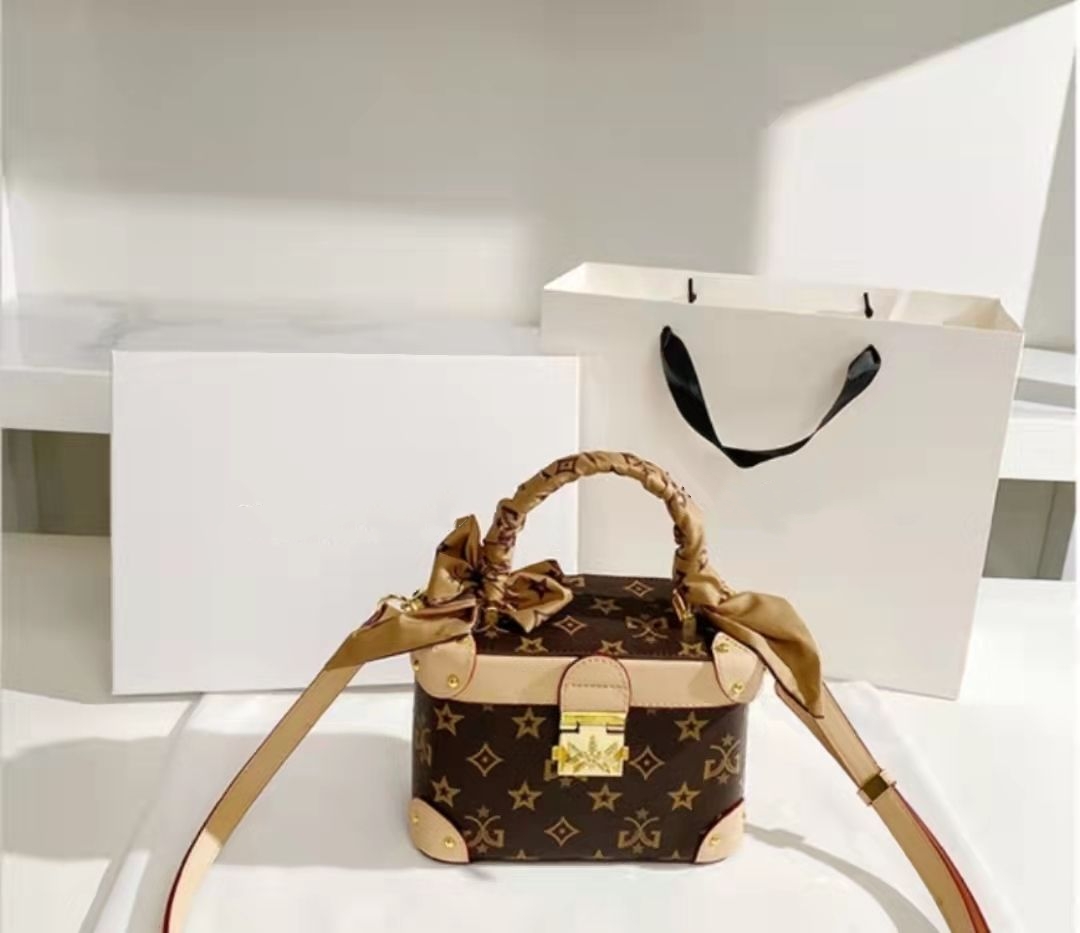 Leather French niche high sense light luxury box bag 2021 new tide slant autumn winter texture
