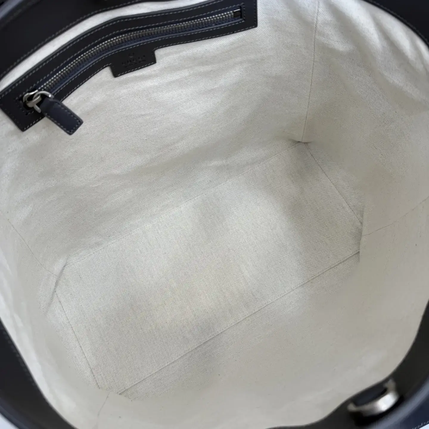 Gucci Smooth Leather Tote Bag product photo from LabelPicks