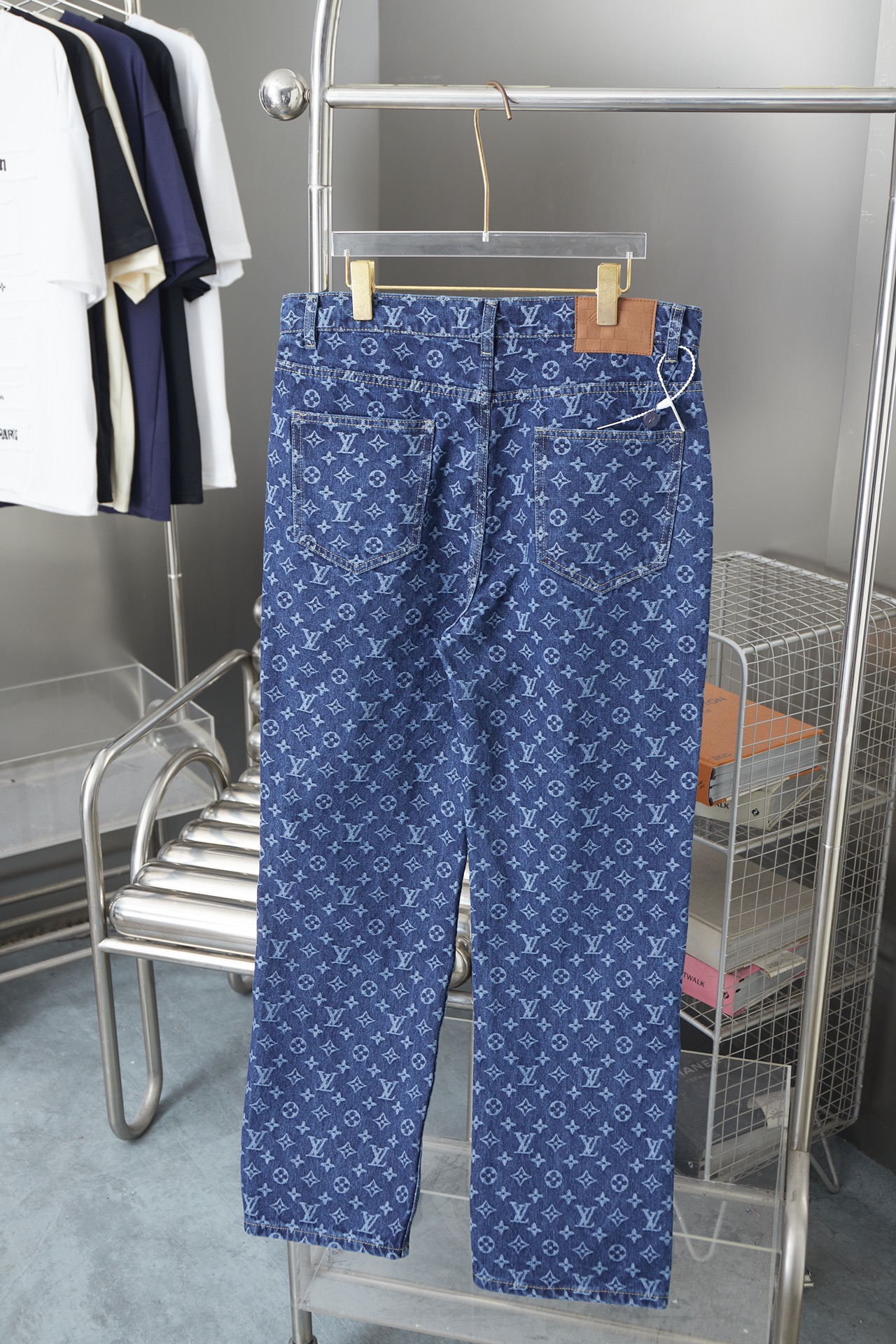 Logo Full Print Leather Pulls Jeans
