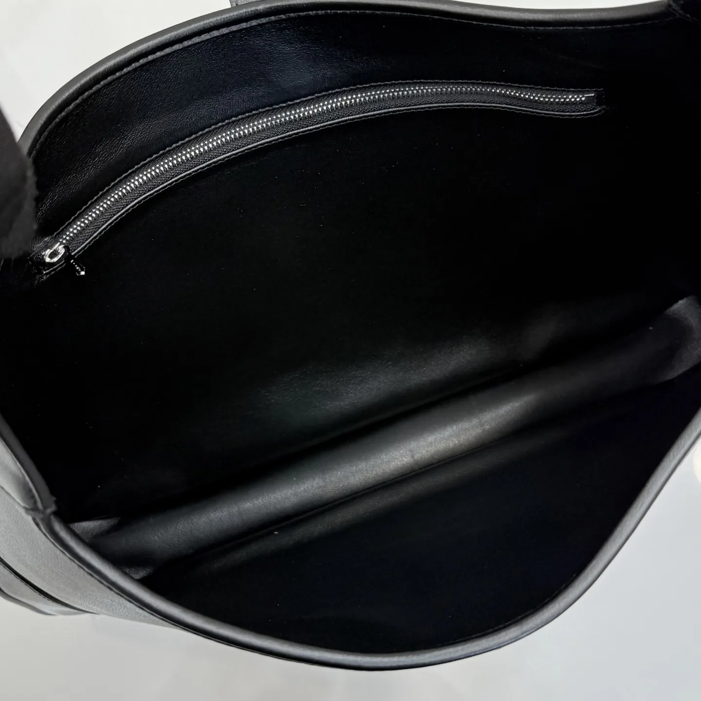Gucci Jackie Black Grained Leather Shoulder Bag product photo from LabelPicks