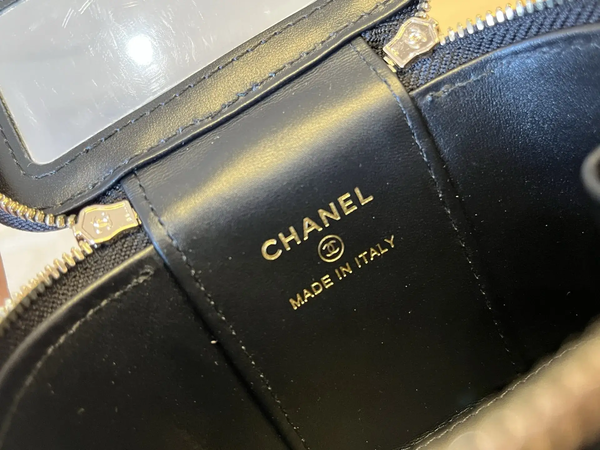 Chanel White Quilted Leather Shoulder Bag product photo from LabelPicks