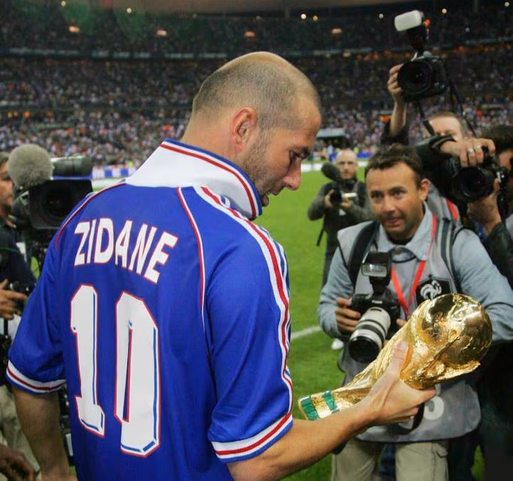 Zinedine Zidane SIGNED France 97/98 Home Jersey/Shirt - COA - 1998 Retro