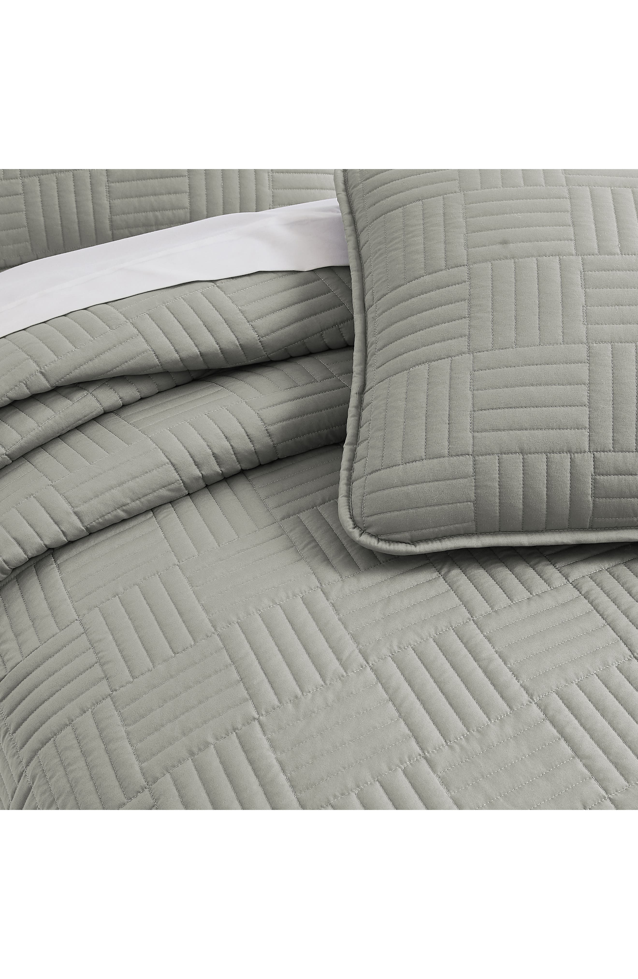 SOUTHSHORE FINE LINENS Grid Oversized Quilt Set