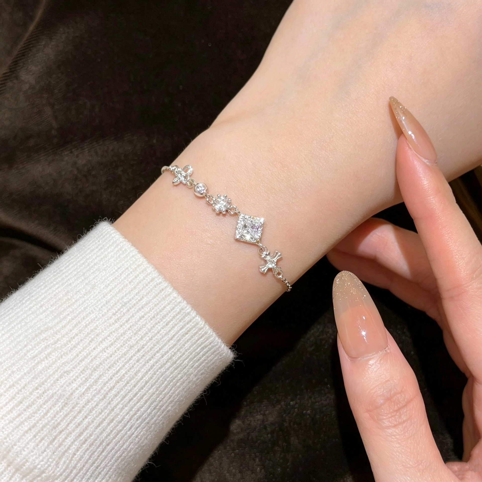 925 sterling silver sparkling sugar cube bracelet for women, a luxurious and unique design with an Instagram-inspired aesthetic, perfect as a birthday gift for a best friend or girlfriend