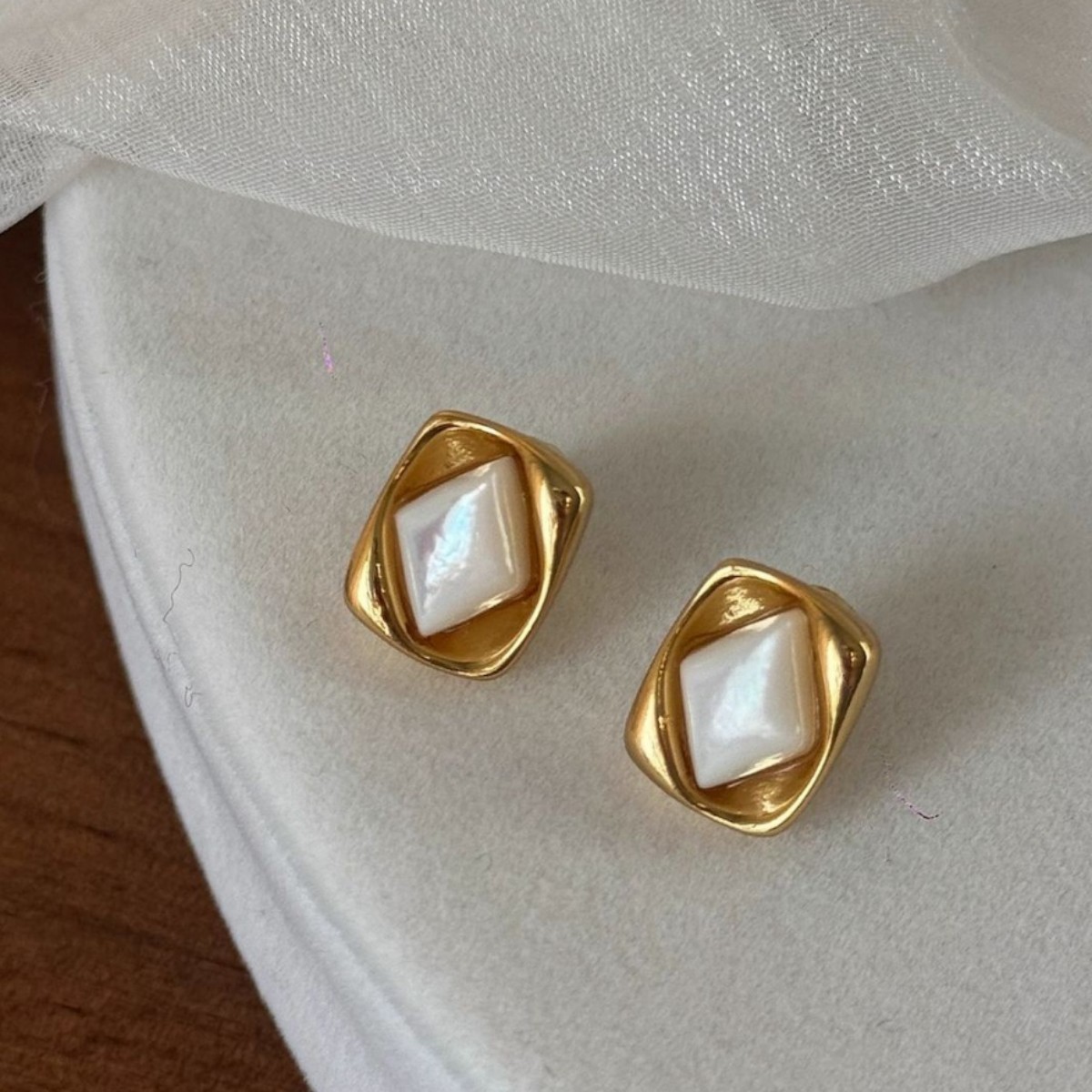 925 sterling silver geometric square mother-of-pearl rhombus earrings for women, French vintage ins style, light luxury, compact earrings and accessories