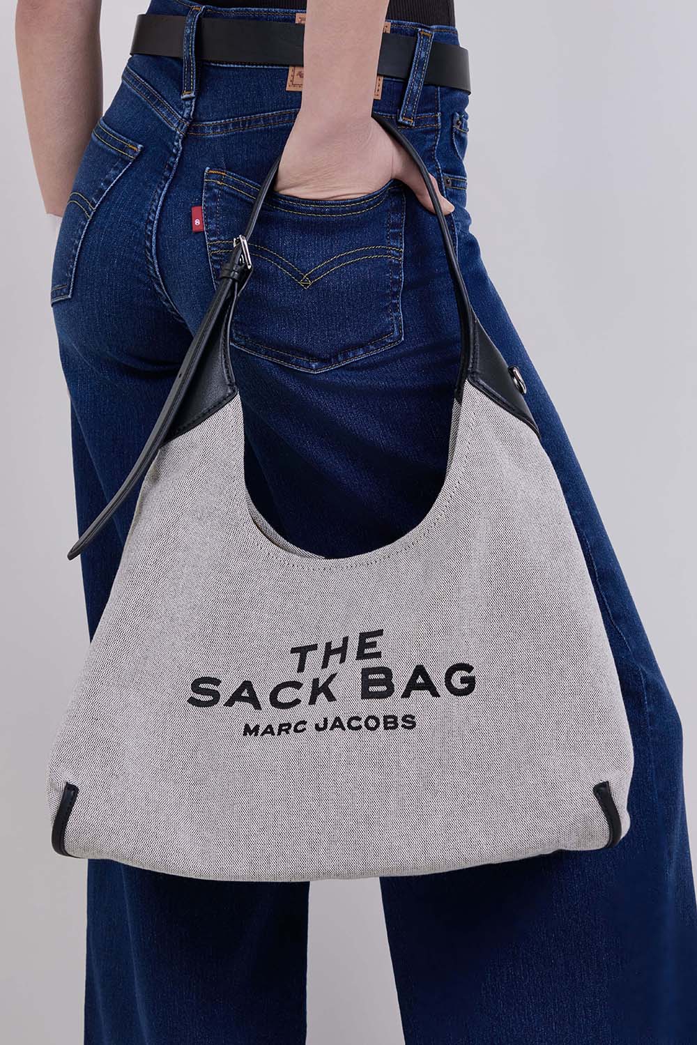 MARC JACOBS תיק כתף דה בלטד סאק