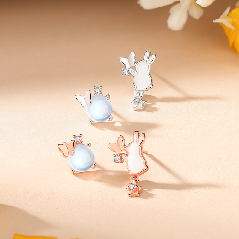 Original design, cute and playful bunny earrings for women, made of 925 sterling silver, Korean style, minimalist design, trendy and unique, asymmetrical bunny earrings