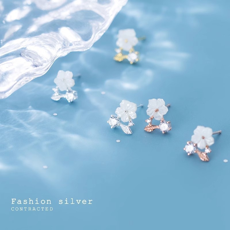 s999 pure silver camellia and white mother-of-pearl earrings, elegant and sophisticated, perfect for summer, featuring a natural, forest-inspired design