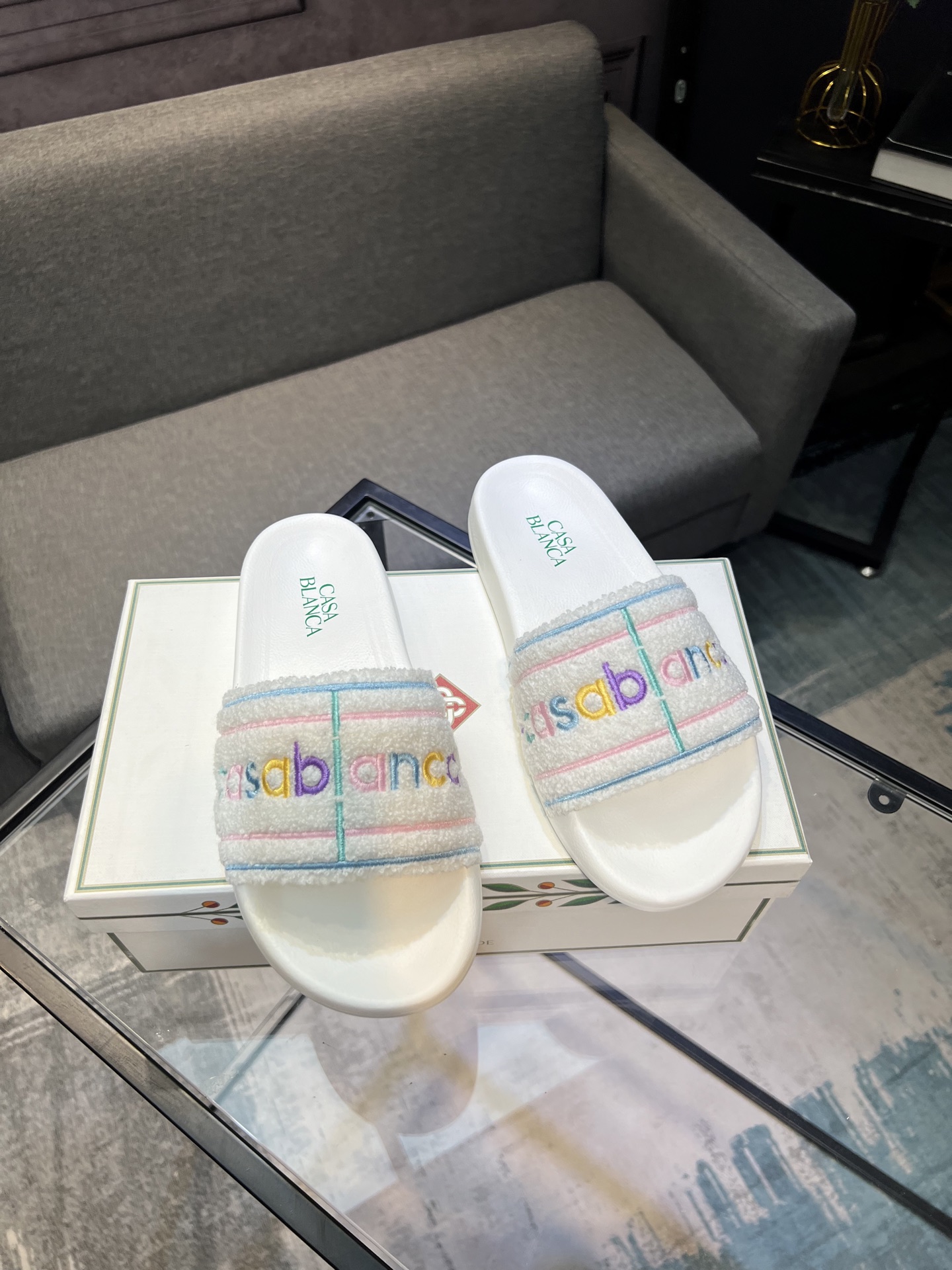 1022 The latest calfskin functional slippers
