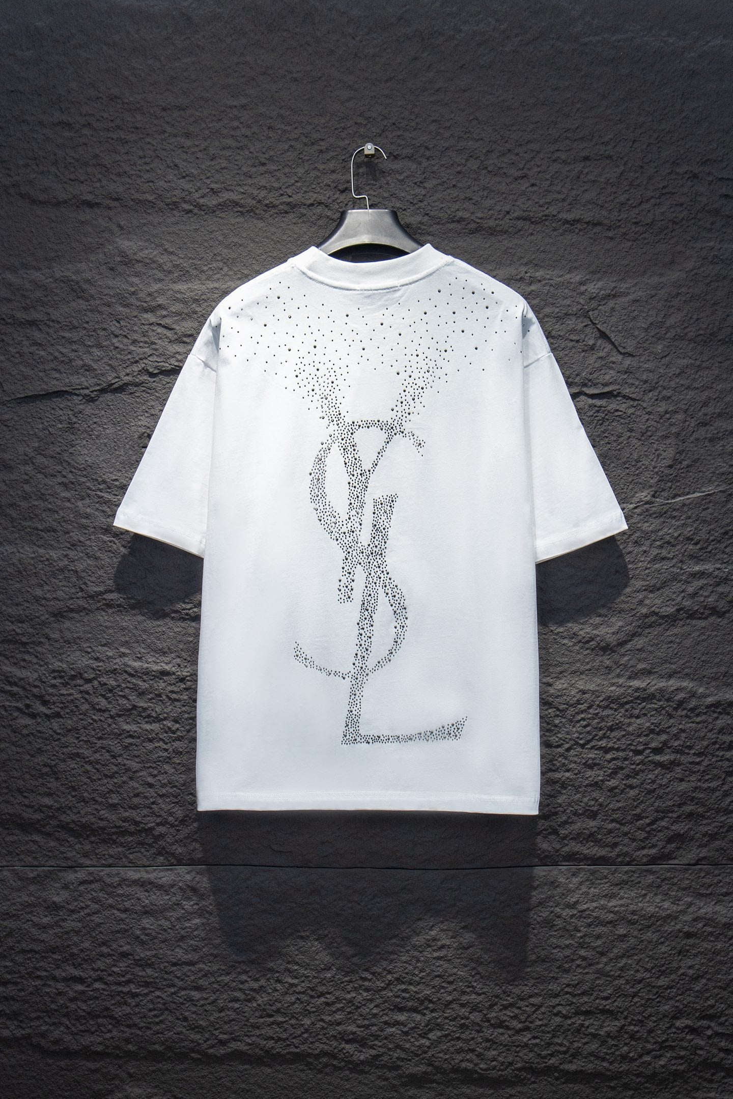 New diamond-encrusted short sleeves tshirt