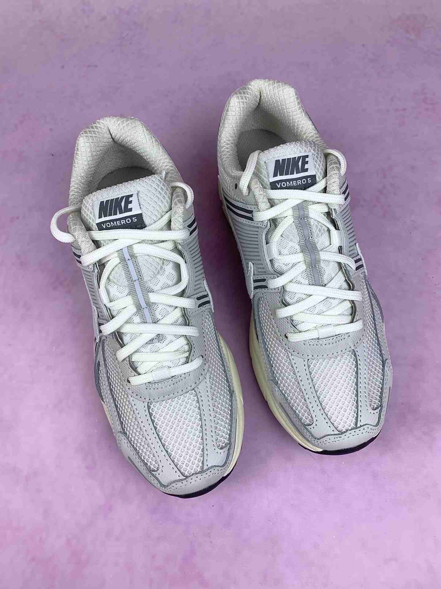 Nike Zoom Vomero 5 SE Shoes