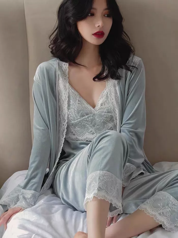 Pajamas women spring and autumn 2020 new net red hot gold velvet three-piece sexy long-sleeved pajamas can be worn outside in autumn and winter