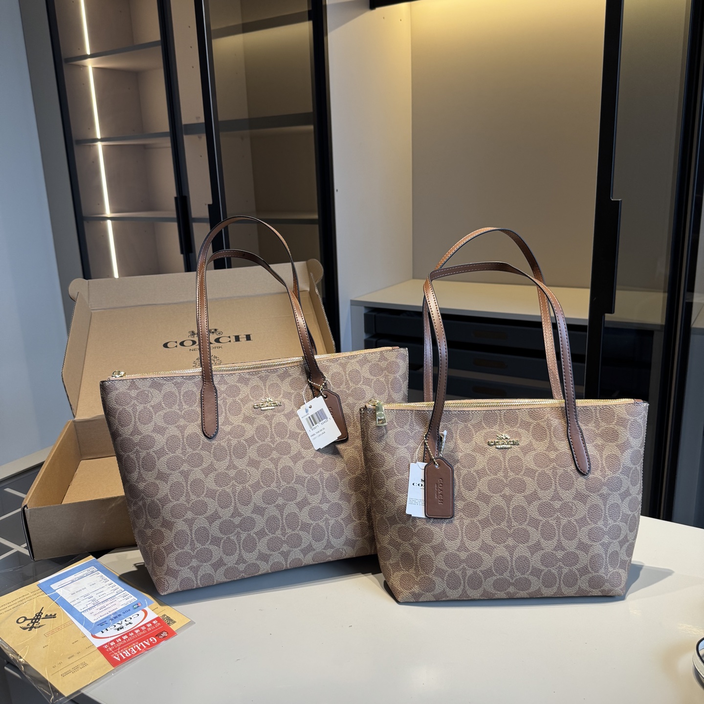 COACH Zip tote bag