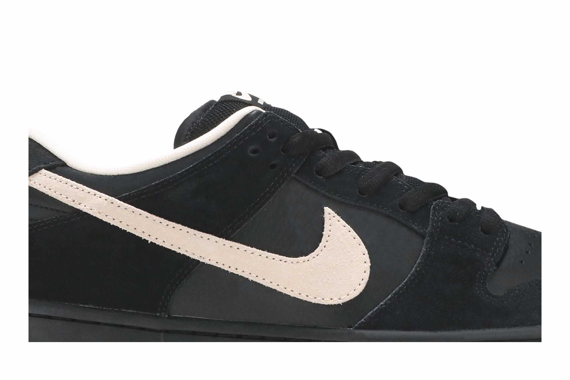 Dunk Low SB ‘Black Coral’ BQ6817-003