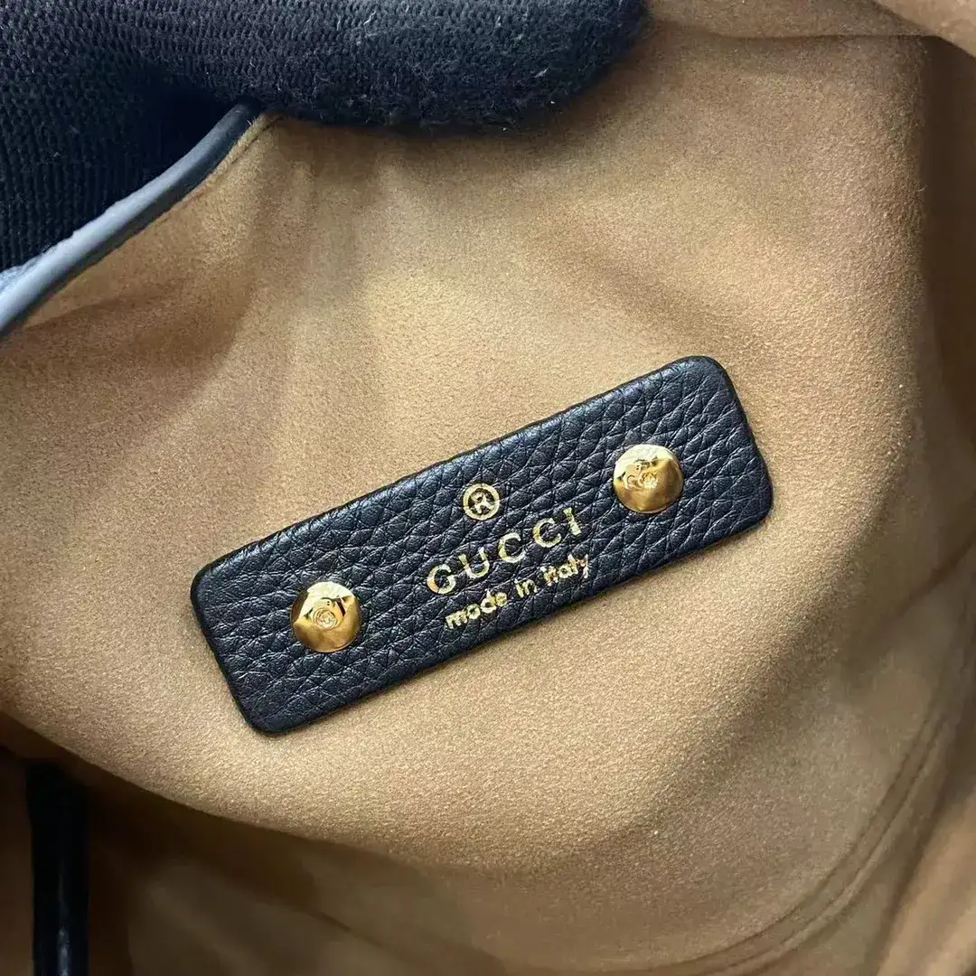 Gucci Black Grained Leather Shoulder Bag product photo from LabelPicks