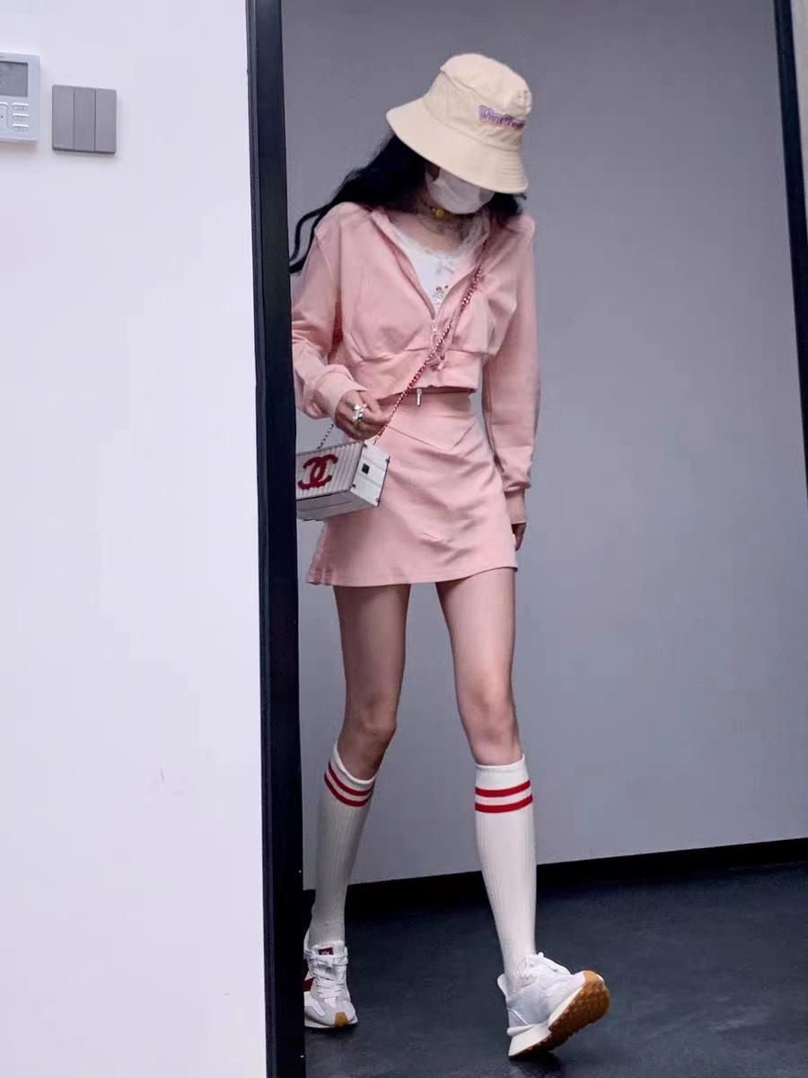 Early Spring New Goddess Fan Casual Sports Pink Sweatshirt with Short Skirt Two-piece Set for Women