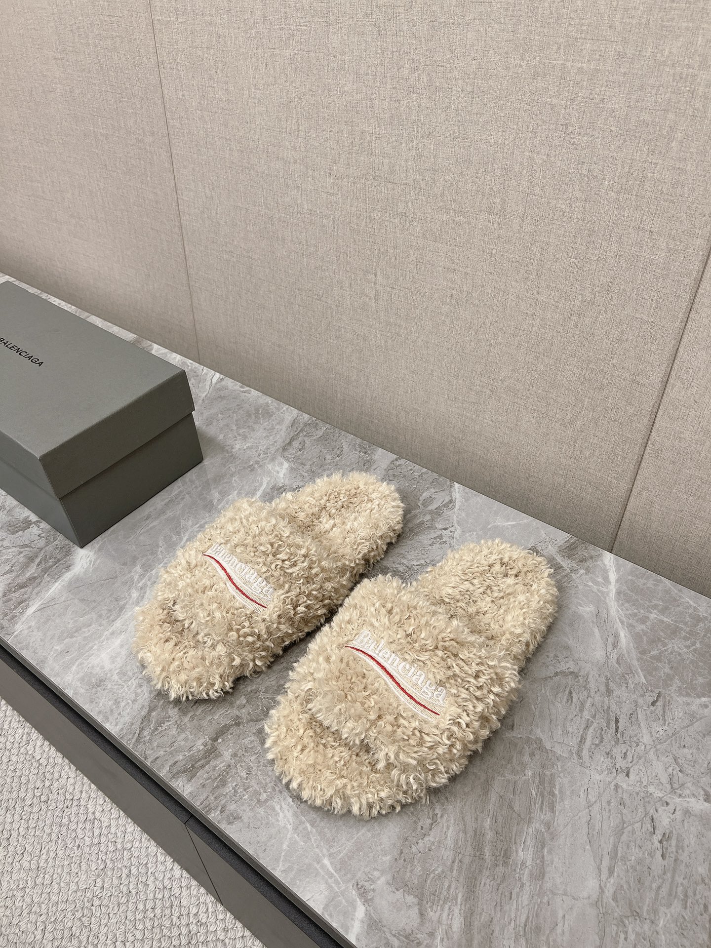 0411 New Breathable Loose Home Couple Logo Slippers