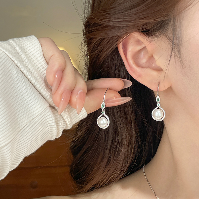 925 sterling silver pearl earrings for women, light luxury and high-end French style, elegant and classy earrings, suitable for mothers