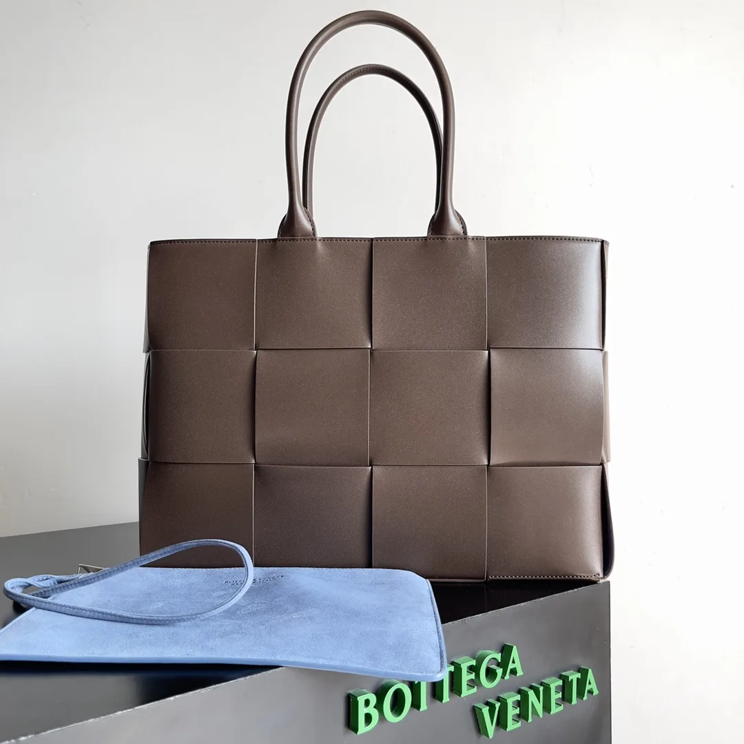 Bottega Veneta Carryall Tote Bag product photo from LabelPicks