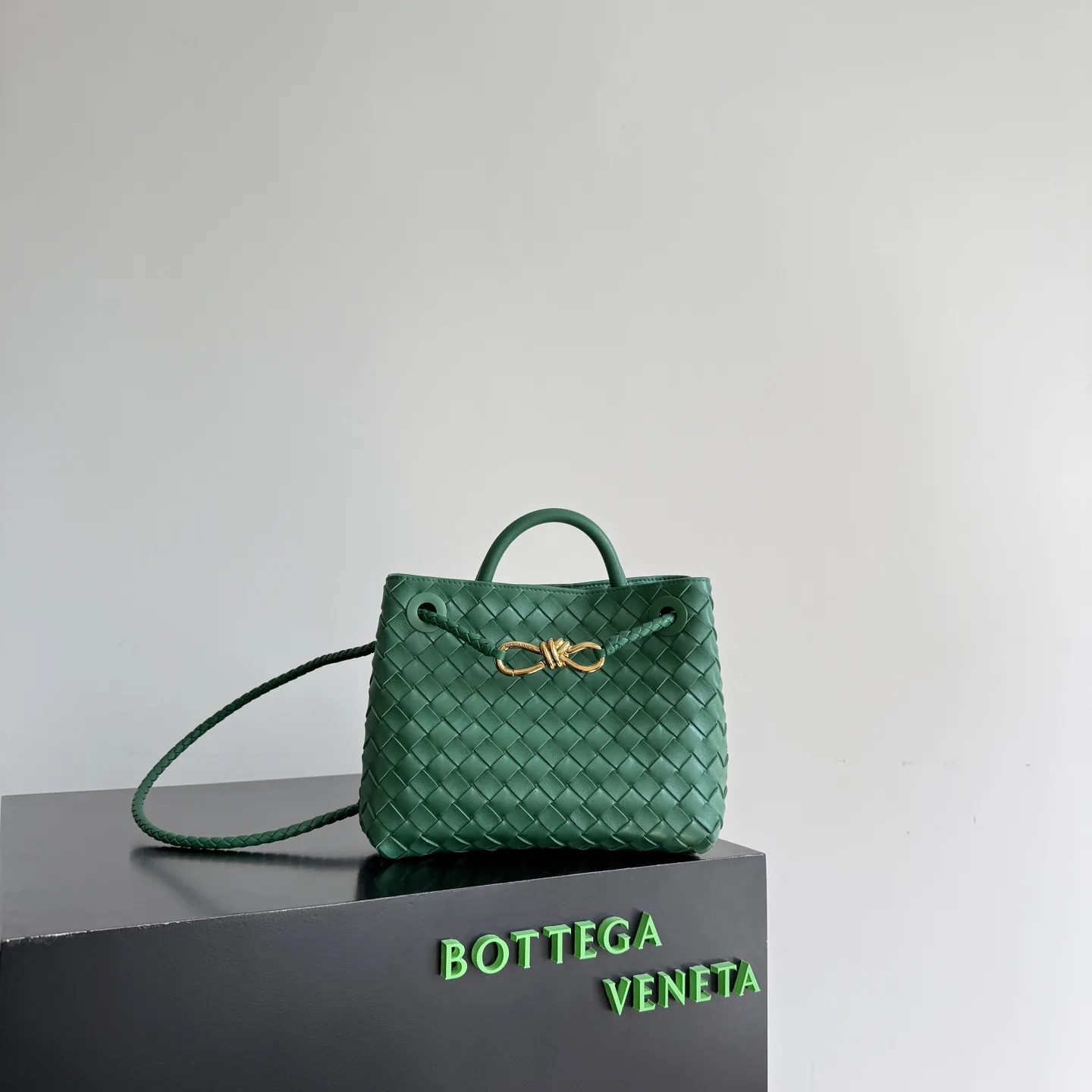 Bottega Veneta White Andiamo Intrecciato Woven Leather Top Handle Bag product photo from LabelPicks