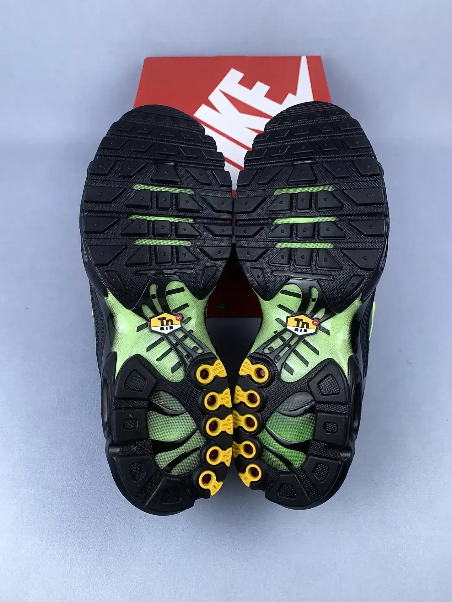 Nike Air Max Plus SE Shoes product photo from LabelPicks