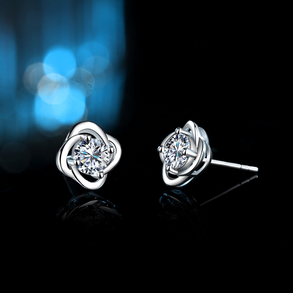 Korean-style lucky four-leaf clover moissanite earrings, 925 sterling silver, fashionable and versatile, sweet and elegant ins-style earrings