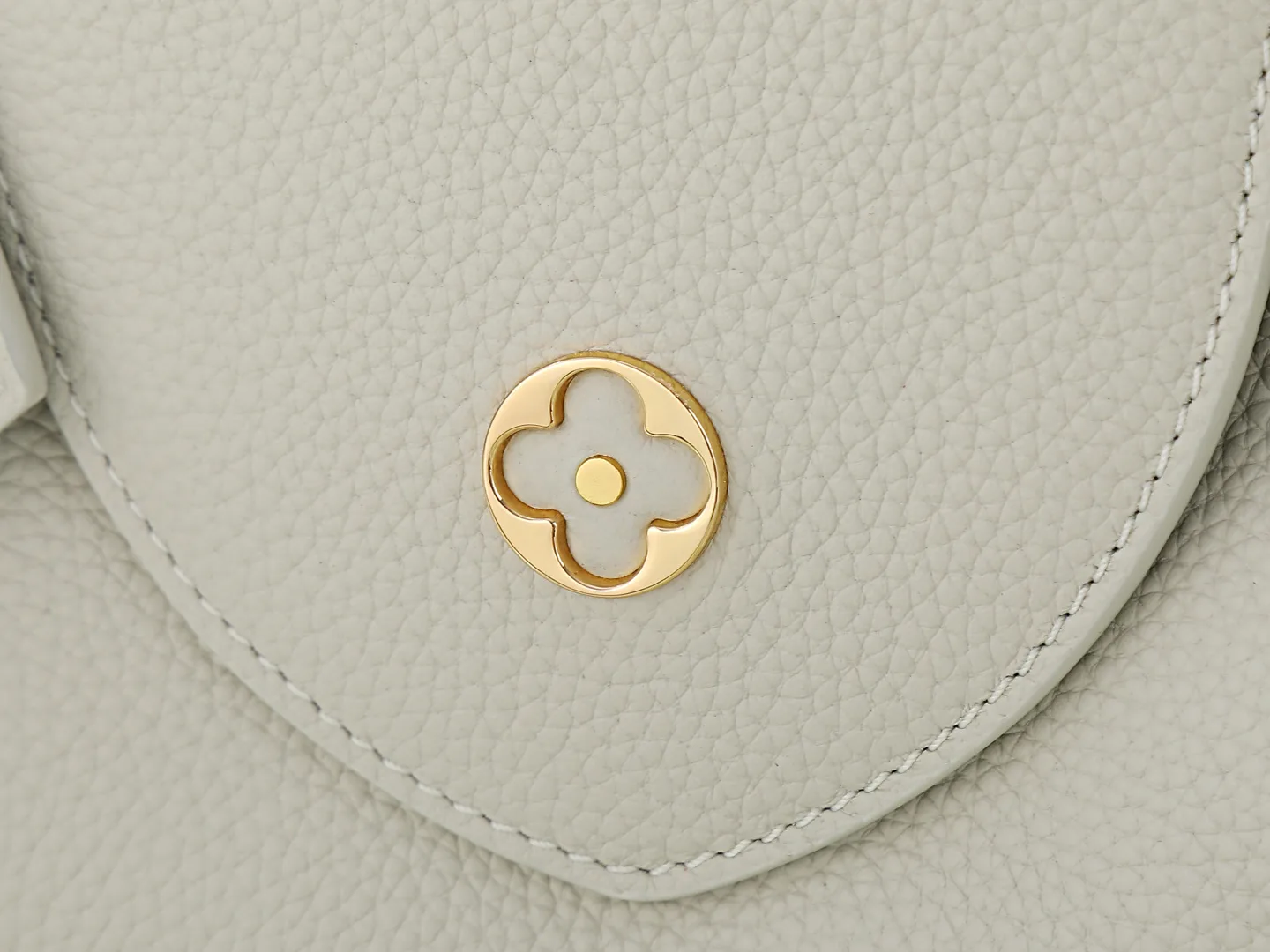 Louis Vuitton Capucines White Calfskin Top Handle Bag product photo from LabelPicks