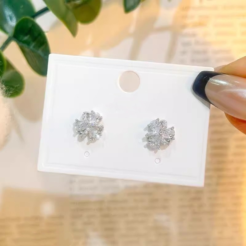 S925 sterling silver, sparkling three-leaf flower earrings, Korean-style, lightweight luxury, delicate and elegant, with micro-paved cubic zirconia