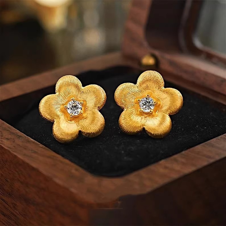 S925 sterling silver earrings with a brushed finish and small gold flower design, a delicate and luxurious summer accessory for women, featuring a unique and stylish design