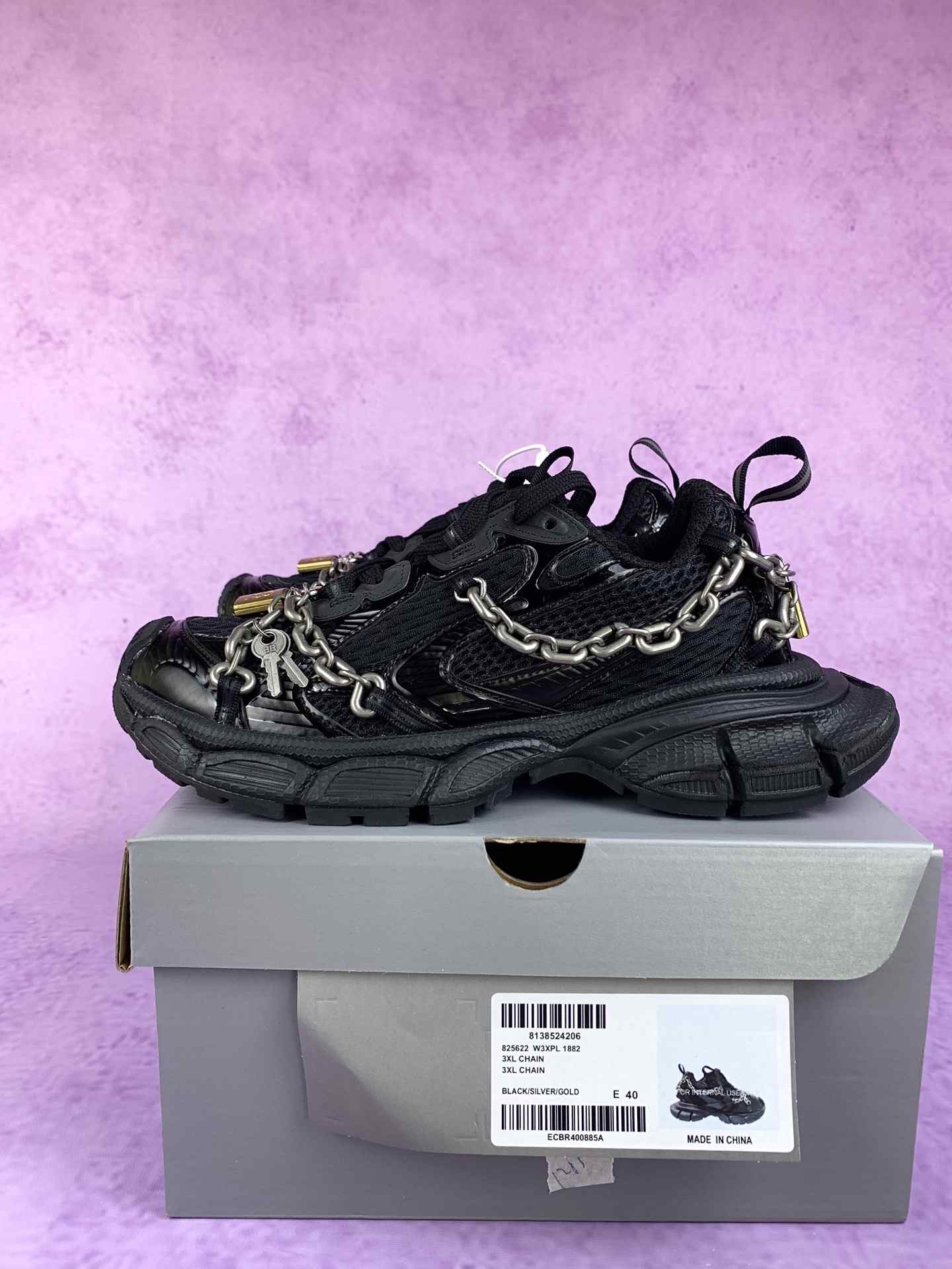 3XL Chain Sneaker in Black