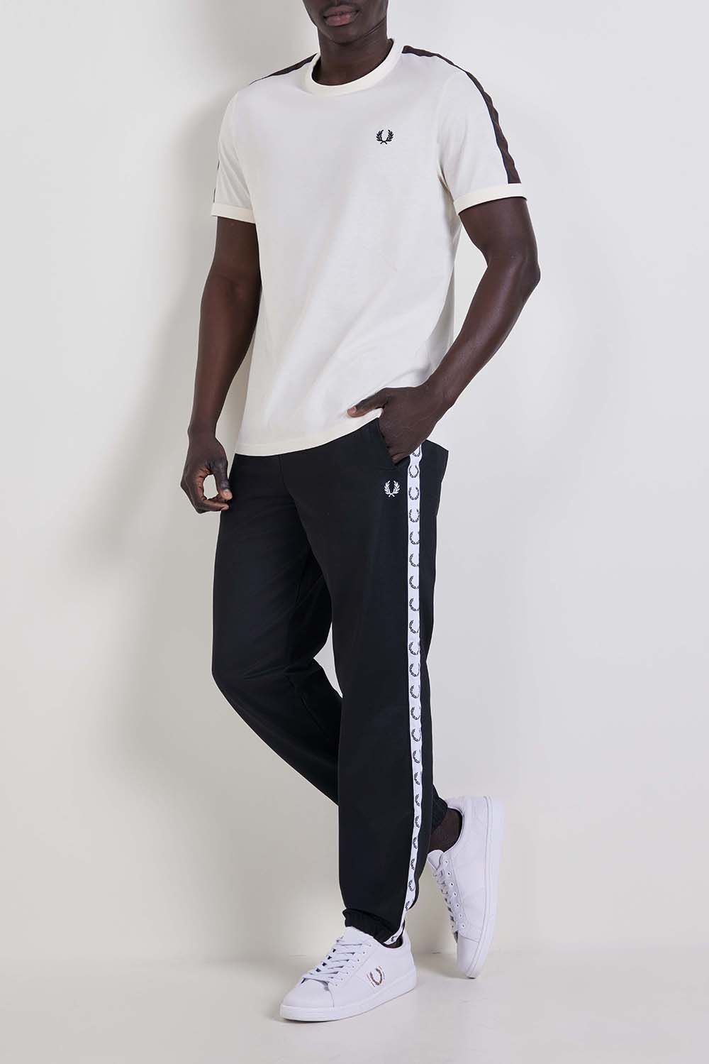 FRED PERRY מכנסי ג'וגר בגזרה ישרה