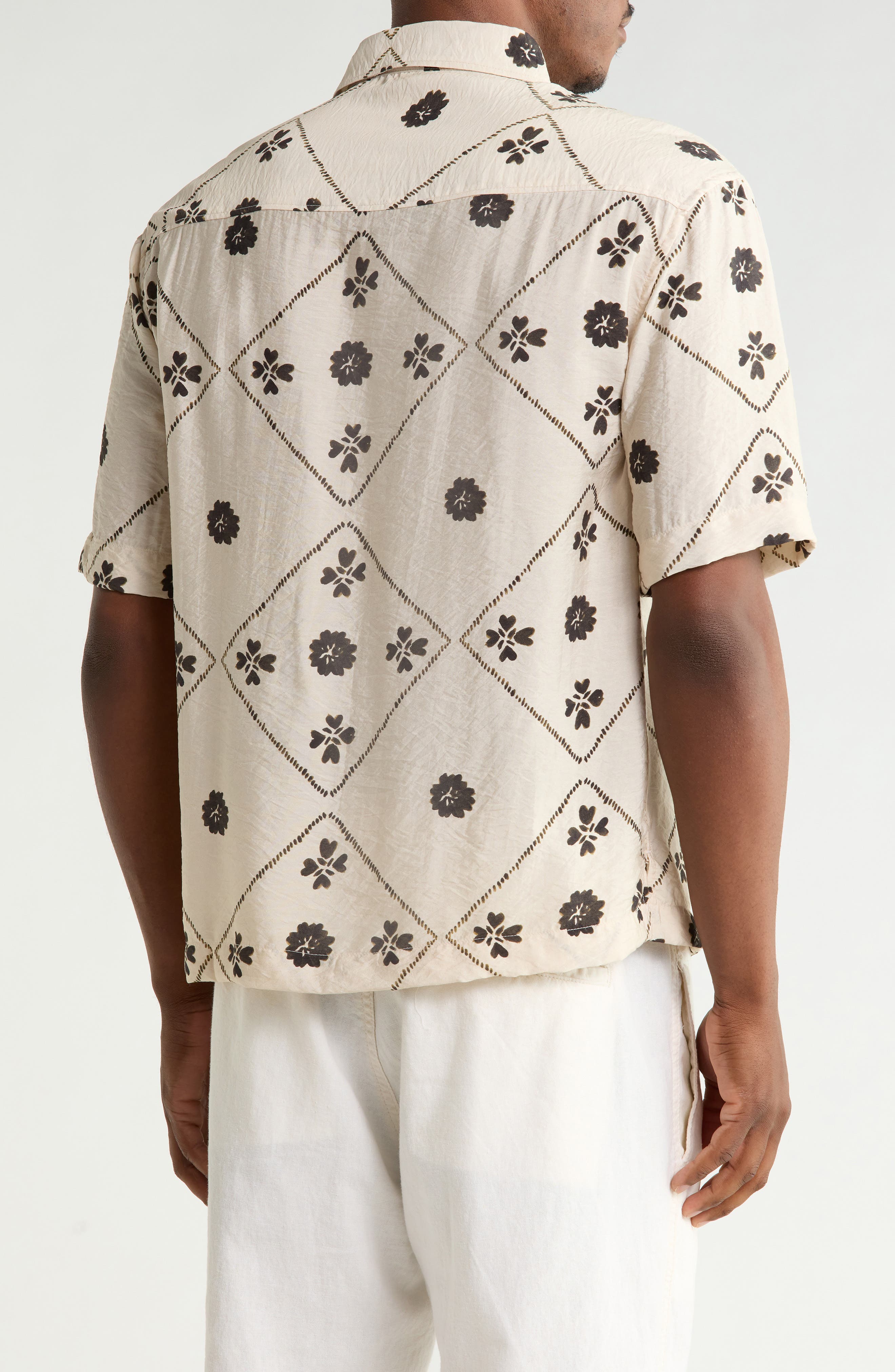 DENIM AND FLOWER Floral Textured Short Sleeve Button-Up Shirt