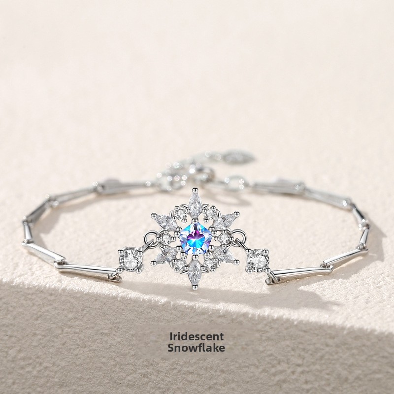 Original forest-themed snowflake bracelet, Korean-style, fashionable and versatile, with iridescent colors, an Instagram-worthy design, perfect as a Christmas gift for your girlfriend